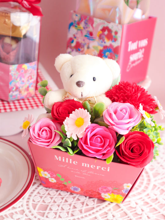 rady マルチボトル　花びら 観賞用ソープフラワー:rafulu】クリアベアアレンジ カーネーション＜全