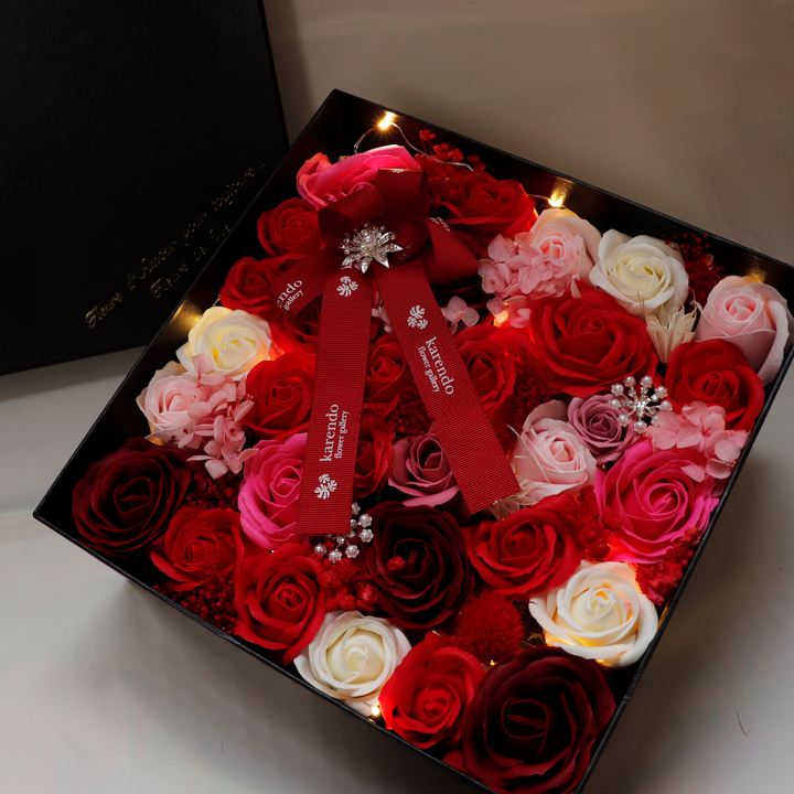 リゾートフラワー Pirouette Bouquet–The Flower Factory