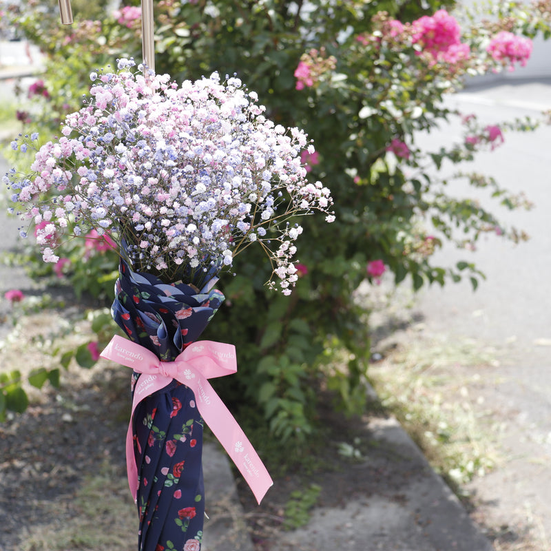 【最短9/21お届け～】【生花　かすみ草】Umbrella Bouquet｜プティローズ柄（ネイビー）
